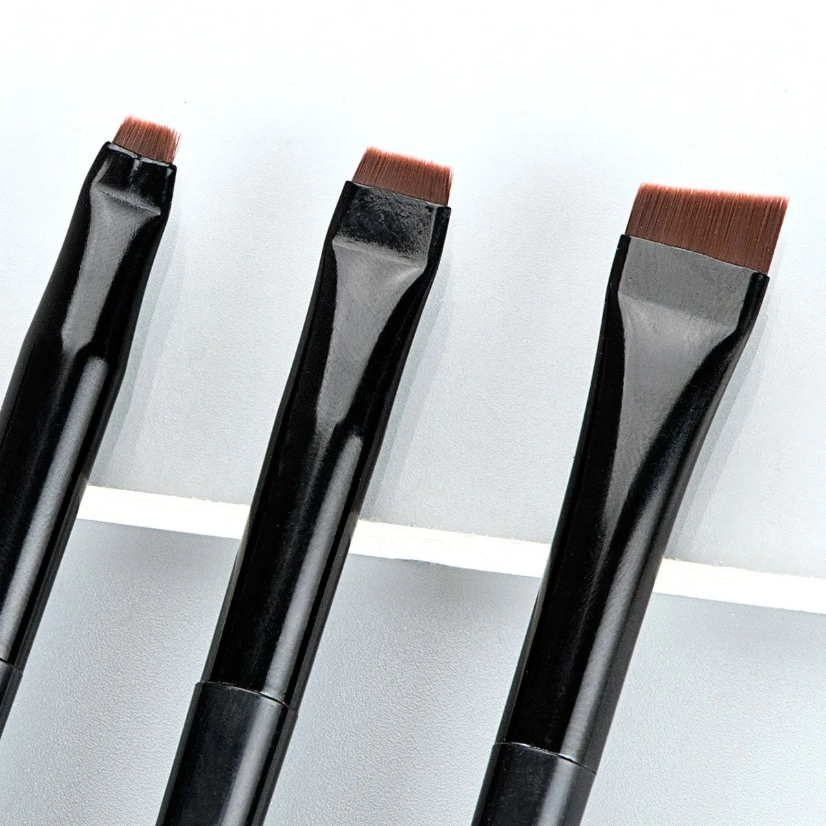 3-Piece Set of Precision Eyeliner and Eyebrow Brushes for Contouring and Makeup Application